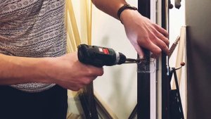 установка двухсторонней ручки