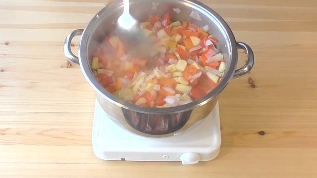 Салат на зиму из болгарского перца, яблок и лука