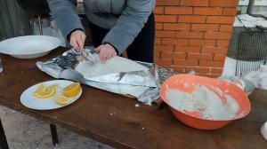 Не надо чистить рыбу! Судак в соли на мангале (можно и в духовке)