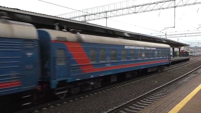 Маневровый тепловоз ЧМЭ3-1405 (ТЧЭ-18) с восстановительным поездом.