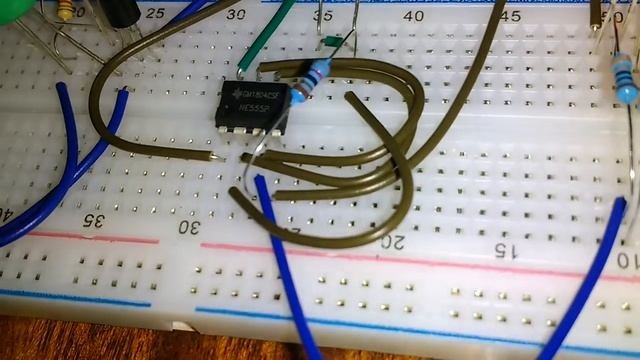 Мультивибратор на NE555