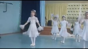 Танец снежинок. 2018 Первый А класс ГБОУ РО "Новочеркасская школа-интернат".