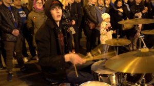 ГРУППА ШТРУДЕЛЬ - Барабанщик круто играет на Невском