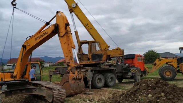 Снимаем башню экскаватора вместе с стрелой