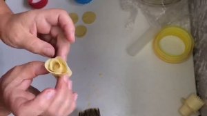 Украшение каравая . Делаю розочки двух видов