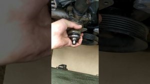 Как снять помпу на Мерседес w124. 102.