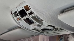How to remove Audi Q7 ceiling DOME light
