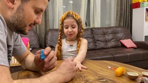 Савина Позова. Блог #2. Челлендж. Парик из Холодного сердца и папа с накрашенными ногтями.