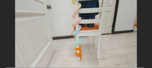 Простая игра из трубочек и шариков