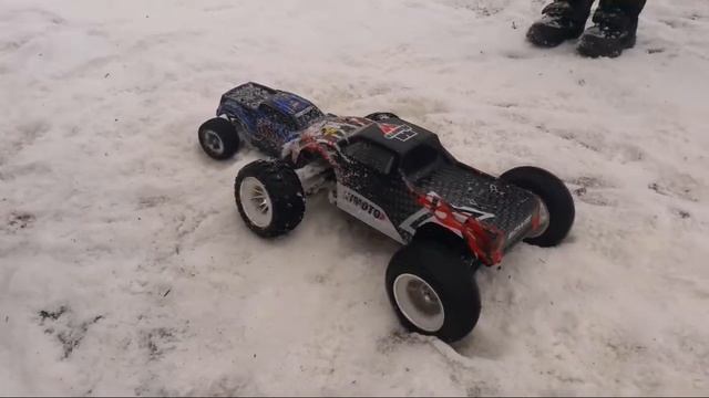 Радиоуправляемая машина братика. Подарок Дед Мороза. Гоняем. смотреть онлайн