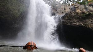 Tegenungan Waterfall. Водопад Тегенунган. Бали