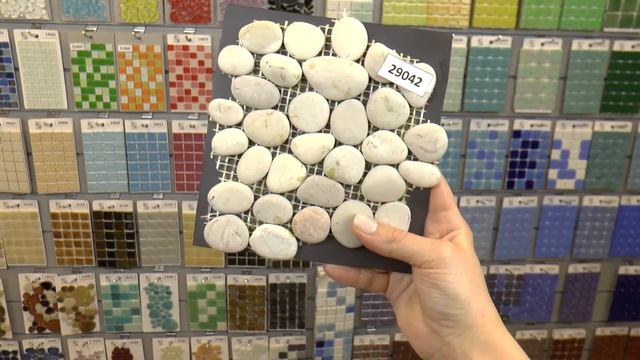 Белая галька на сетке смотреть онлайн