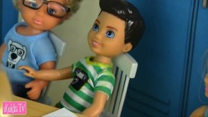 Про Школу  ТАЙНЫЙ ПОКЛОННИК Мультик #Барби   Школа Девочки играют в Куклы