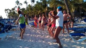 Танец поп в Доминикане / Tu Chapa ass dance