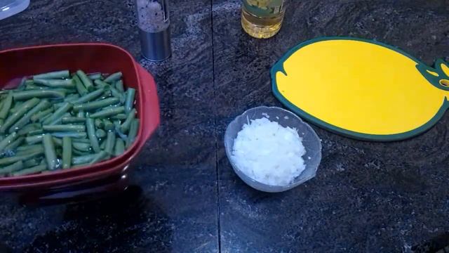 Стручковая фасоль жареная с луком