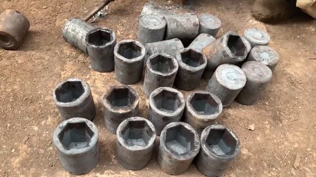 Гениальный Мастер, Делающий балонник Из Старого полуоси на Местной Фабрике смотреть онлайн