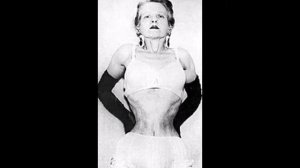 33 см!!! Женщина с самой узкой талией