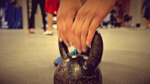 Как правильно делать махи гирей/Kettlebell swings - ARMA SP