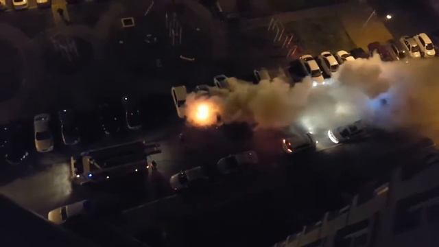 Горит машина на улице Поляничко смотреть онлайн