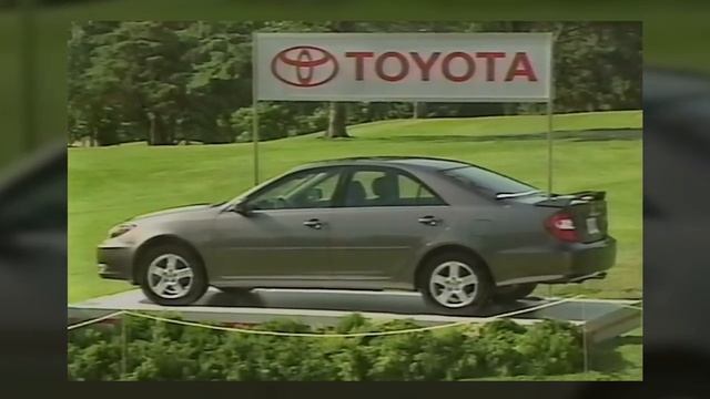 Honda Accord vs Toyota Camry, Which is Better смотреть онлайн