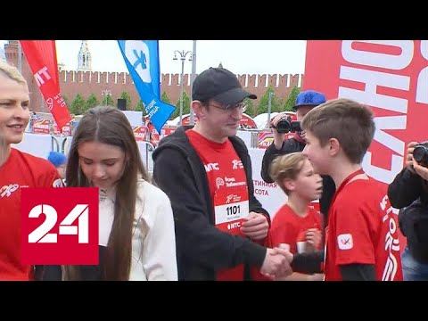 Бег со смыслом: в Москве прошел марафон "Бегущие сердца" - Россия 24