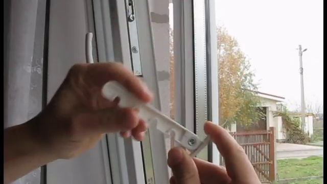 Установка ограничителя открывания створки. смотреть онлайн