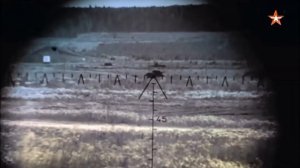 А в чистом поле громыхают танки.