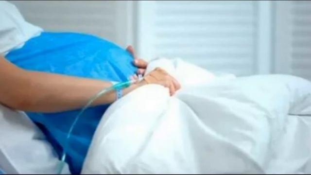 Обливали холодной водой и били по лицу поступившую к ним роженицу. ПРОИСШЕСТВИЯ смотреть онлайн