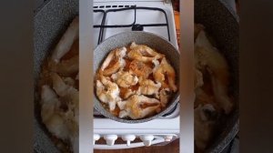 Готовлю судака, под сметаной и вкусно, на сковородке дома.Лучший рецепт.