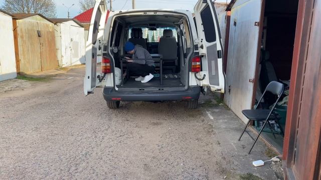 Кровать в авто Volkswagen Transporter T5. Изготовление, монтаж полноценного спального места в машин