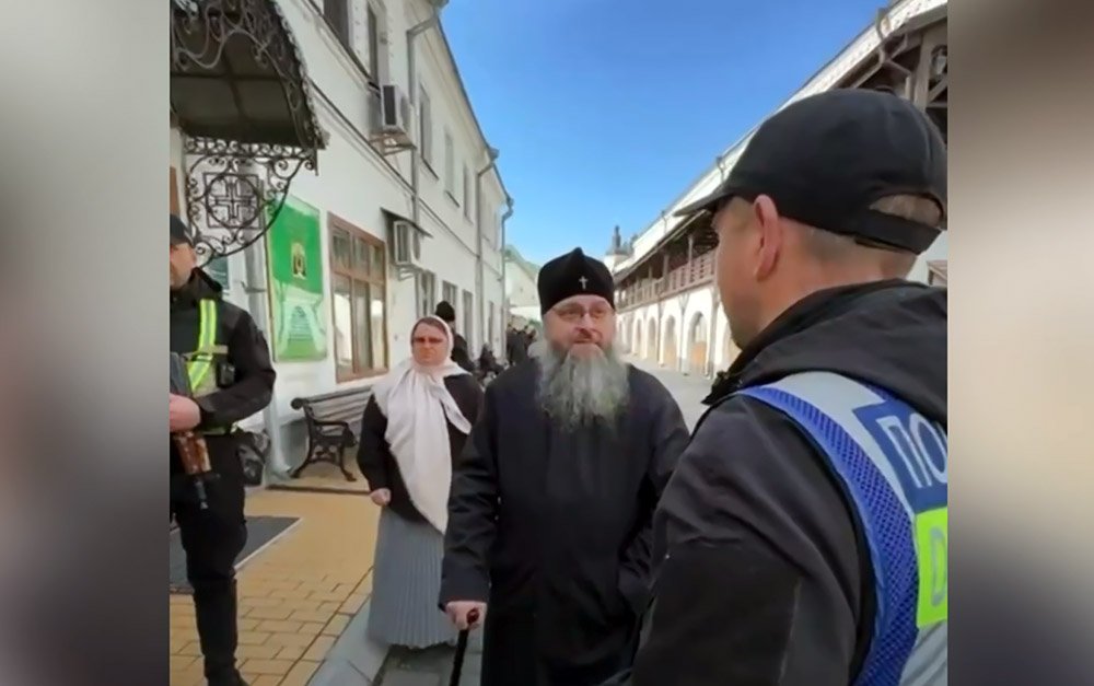 Замки срезают болгарками: что сейчас происходит в Киево-Печерской лавре / События на ТВЦ