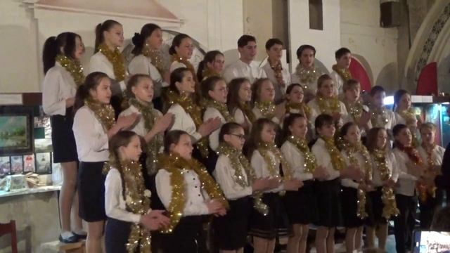 "Баба сеяла горох" исполняет хор старших классов ДШИ им. И.К. Архиповой. смотреть онлайн