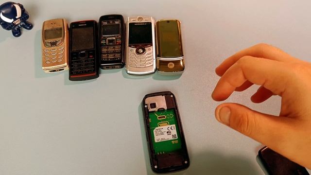 ОЧЕНЬ КРУТЫЕ телефоны 00-х RetroTech смотреть онлайн