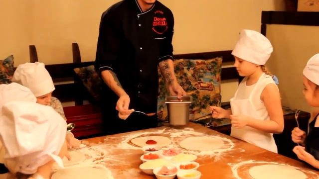 Мастер класс по приготовлению пиццы в Донна Пицца! смотреть онлайн