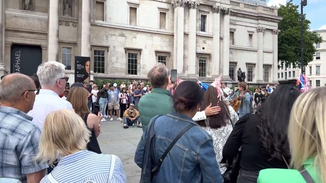 London Walk in Summer, Love Central London, Trafalgar Square, Charing Cross Station 4K HDR смотреть онлайн