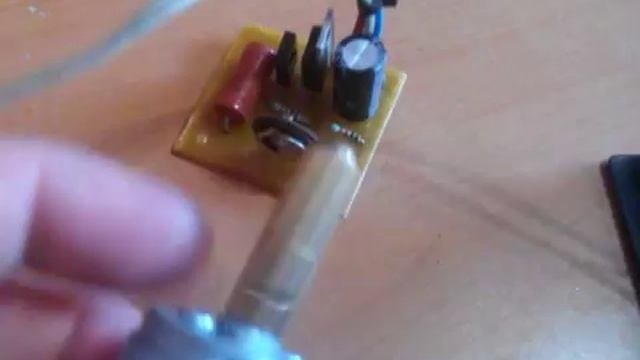 Простой автоматический регулятор оборотов микродрели для сверления печатных плат.