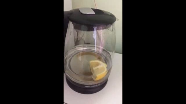 Как избавиться от накипи в чайнике ? Лайфхак с лемоном. смотреть онлайн