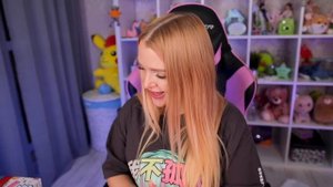 ПОДАРКИ Для МАЛЫШКИ От БОГАТОЙ ПОДПИСЧИЦЫ! Что Внутри?? Открываю СЮРПРИЗ БОКС с Дорогими Подарками