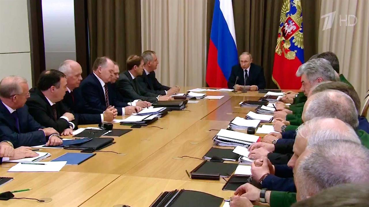 О формировании новой госпрограммы вооружений говор...нт на совещании с руководством Минобороны и ОПК