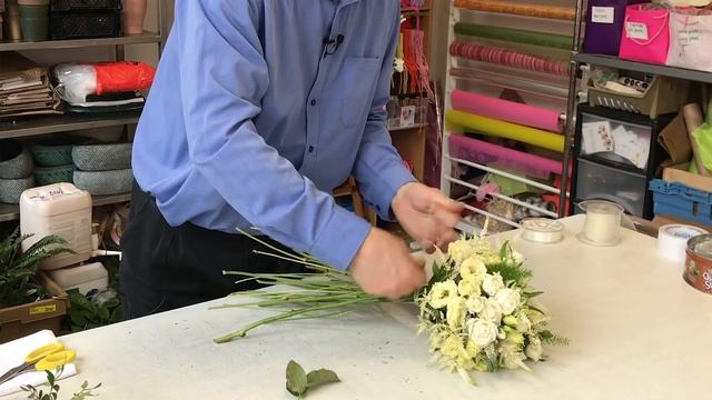How To Make A Royal Wedding Meghan Markle Style Wedding Bouquet смотреть онлайн