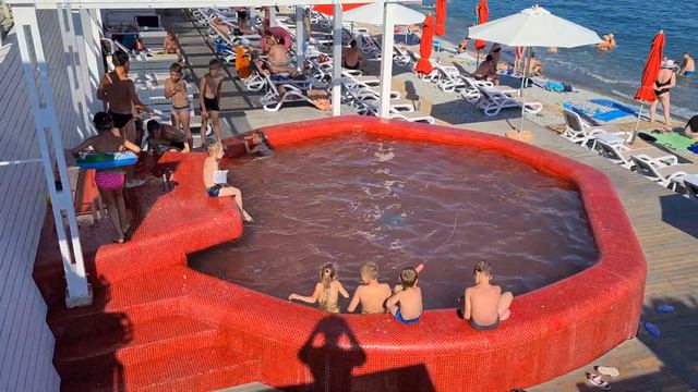 ЛУЧШИЙ ПЛЯЖ КРЫМА – МАССАНДРОВСКИЙ? Крым. ЯЛТА. Туристов МАЛО. Купание ЗАПРЕЩЕНО!