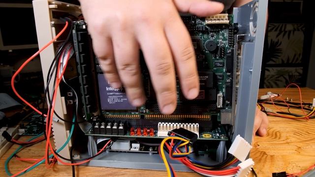 A Tiny Intel 486 Built From Scratch смотреть онлайн