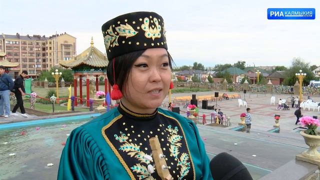1000 музыкантов совершили «Музыкальное Подношение Трём Драгоценностям»