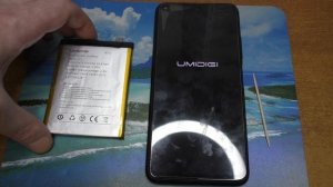 Установил новый аккумулятор на смартфон UMIDIGI F2