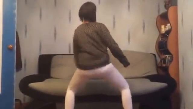 Обосралась танцуя! Жесть смотреть онлайн