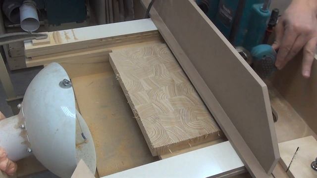 Торцевая разделочная доска из лиственницы