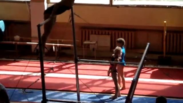 Спортивная гимнастика Суркова Полина опорный прыжок
