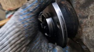 Бюджетная ступица правая передняя абс сборка  mazda demio dw.