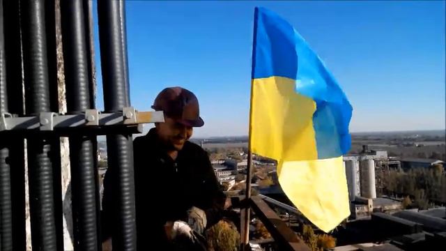 Патріоти України. Установка прапора України.