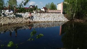 Укрепление берега пруда